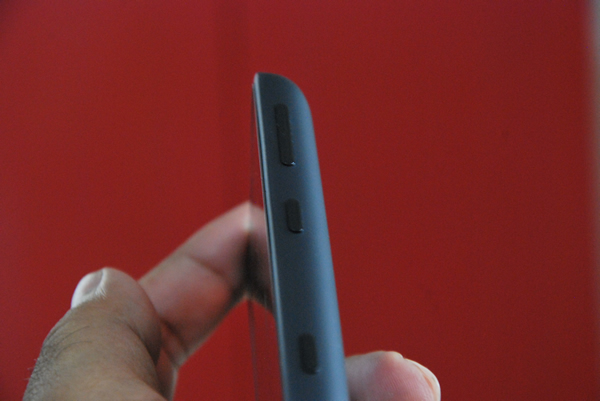 Lumia-620-Sidepanel-Buttons