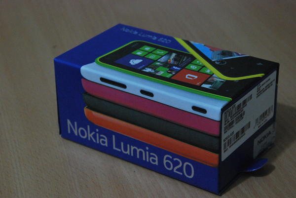 Nokia-Lumia-620-Box