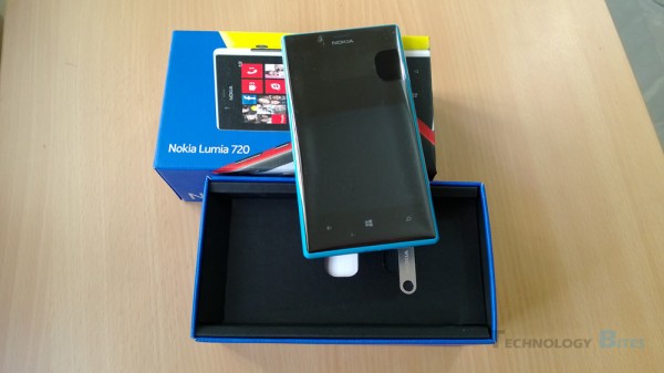 Nokia-Lumia-720-box